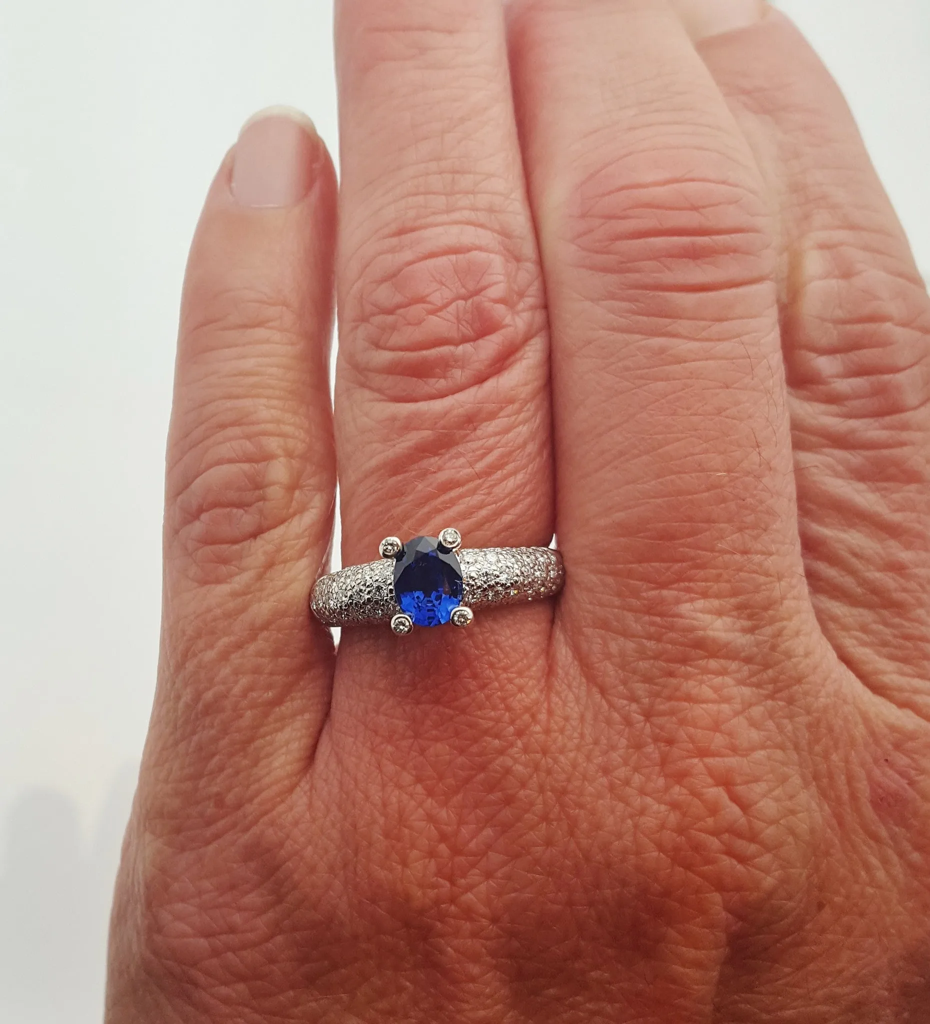 18K White Gold Sapphire Diamond Ring