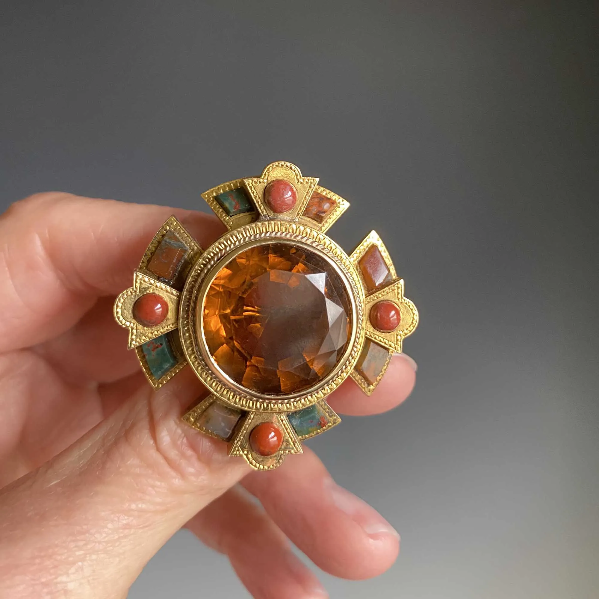 Antique Scottish Agate 20 CTW Citrine Brooch 14K Gold