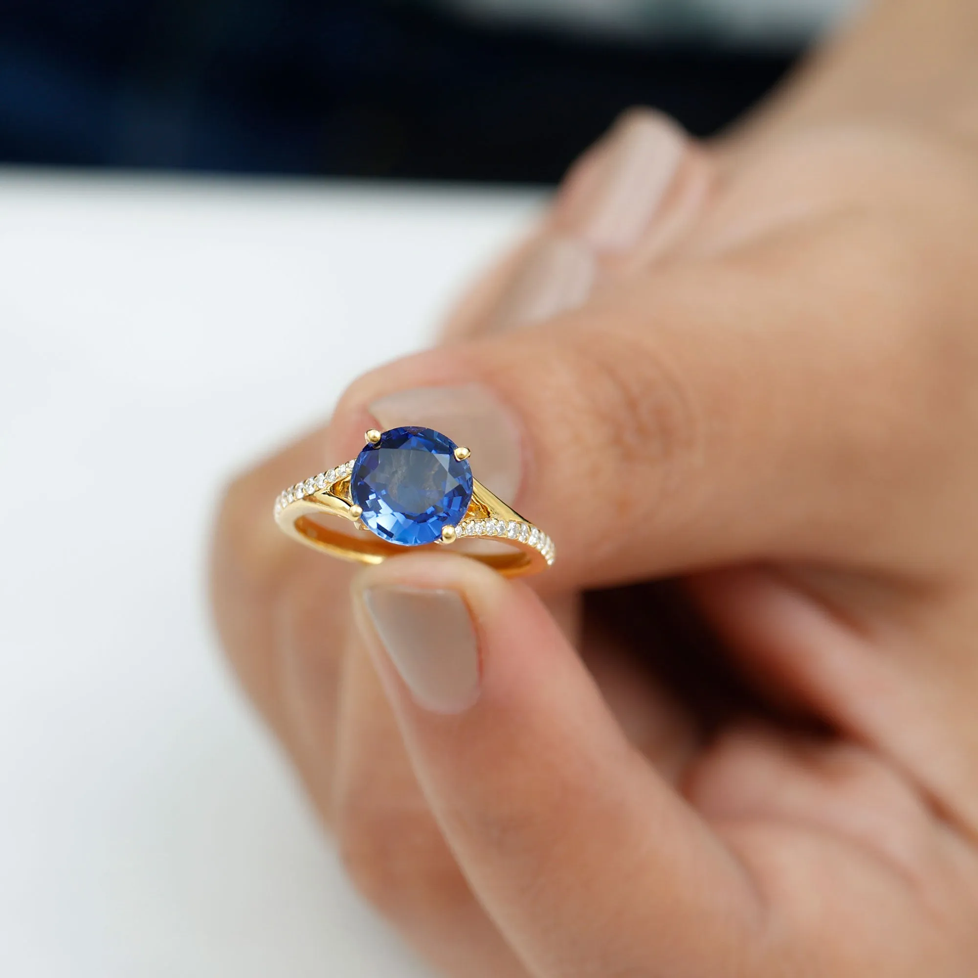 Lab Grown Blue Sapphire Solitaire Engagement Ring with Diamond Split Shank