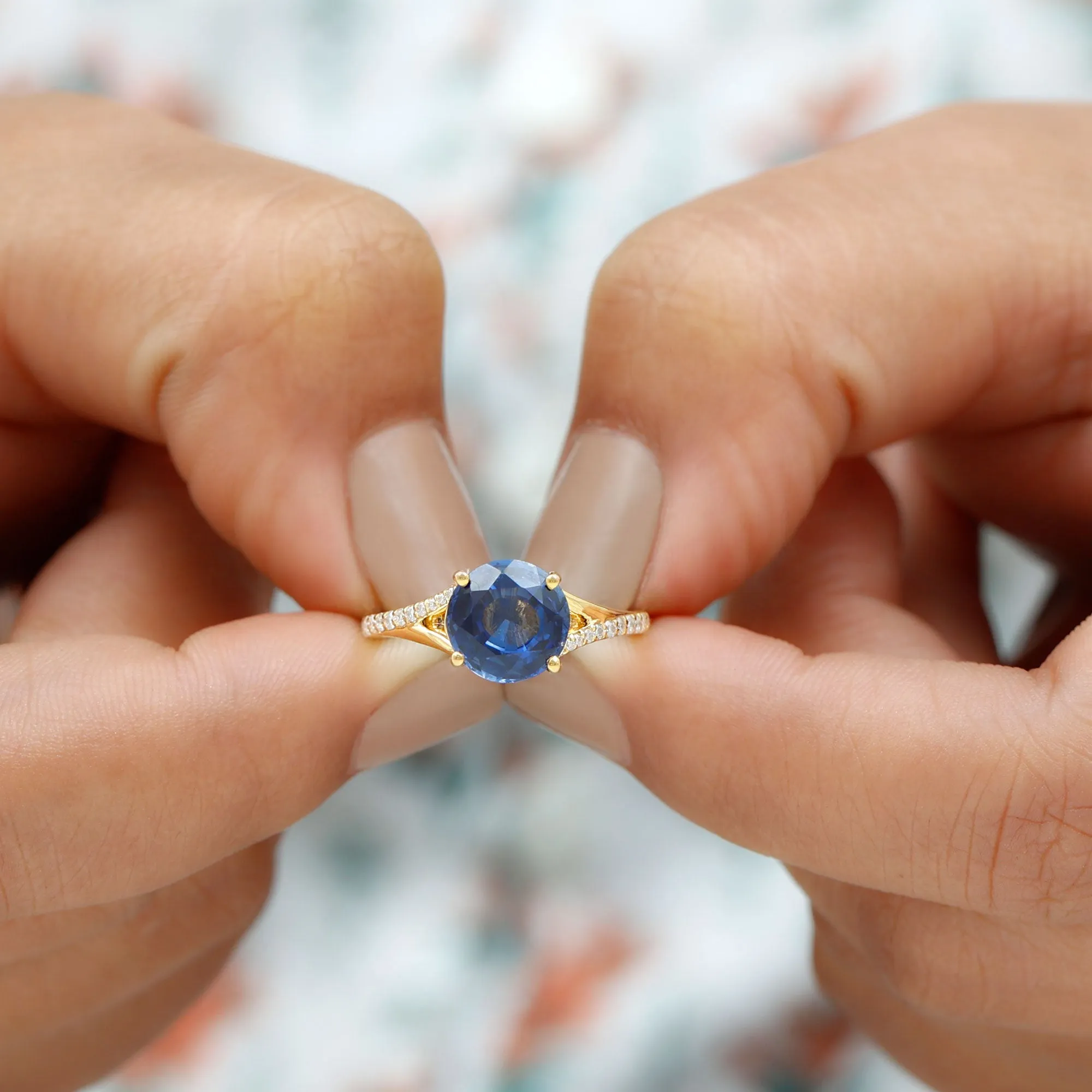 Lab Grown Blue Sapphire Solitaire Engagement Ring with Diamond Split Shank