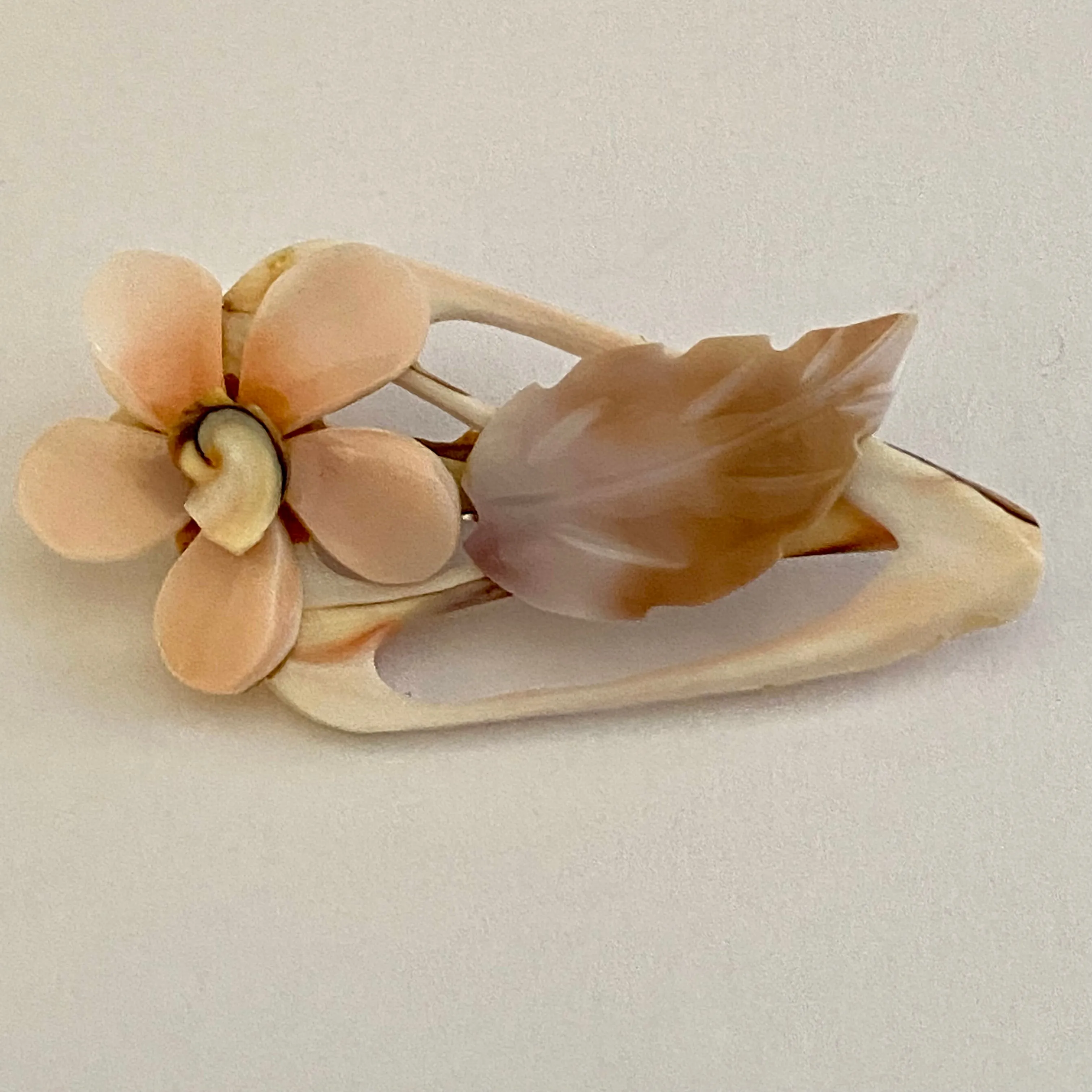 Late 60s/ Early 70s Made In Taiwan Seashell Brooch