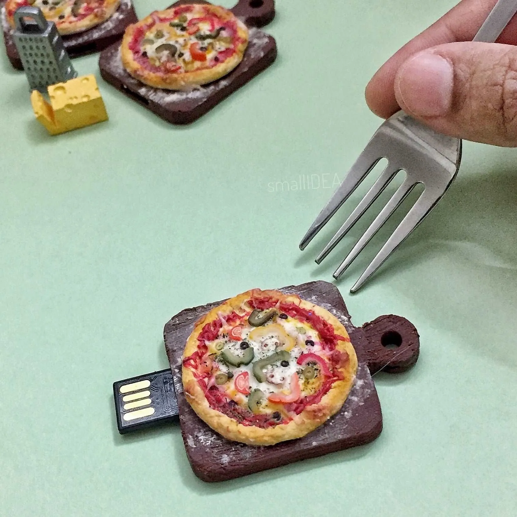 Pizza Miniature 8GB Novelty Pen Drive