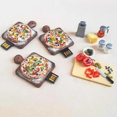 Pizza Miniature 8GB Novelty Pen Drive