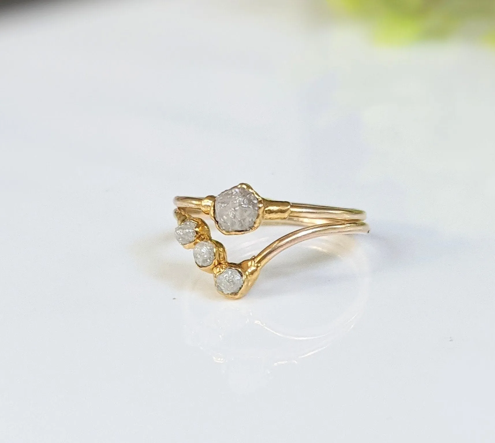 Raw diamond wedding ring set