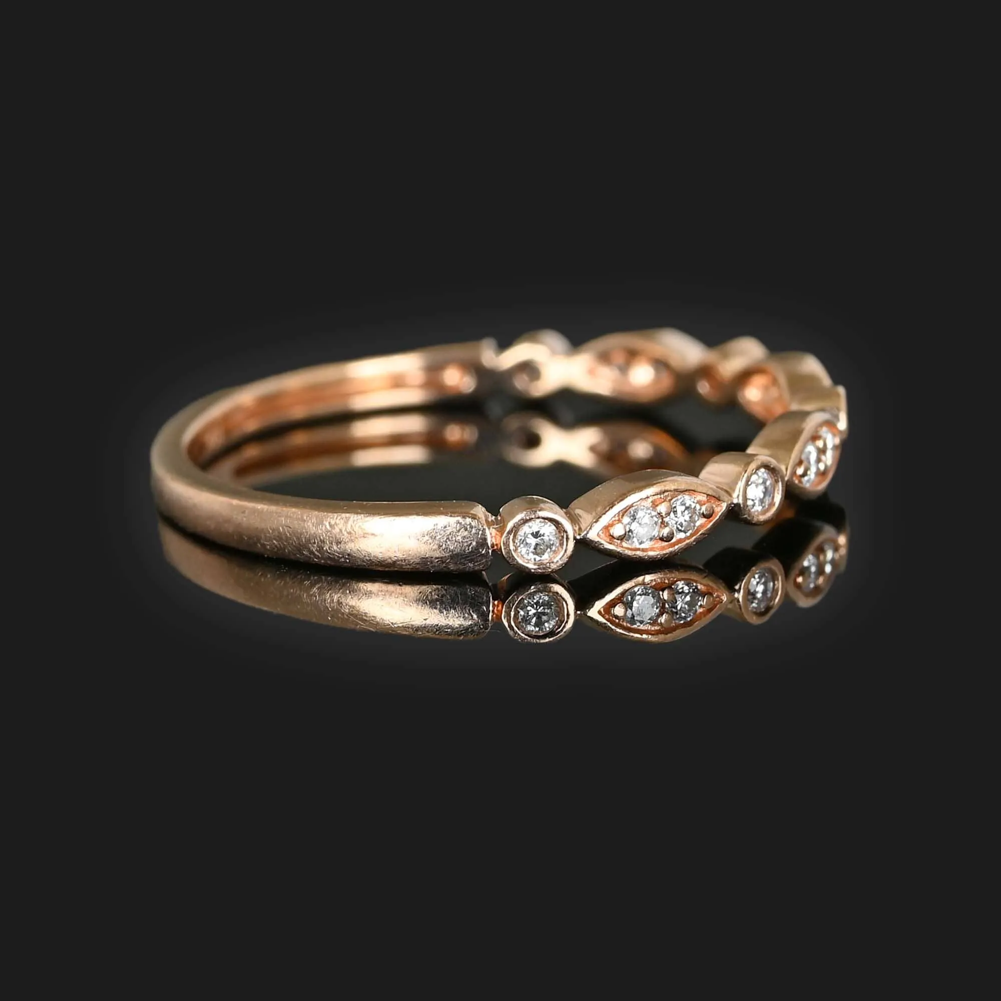 Scallop Edge Rose Gold Diamond Band Ring